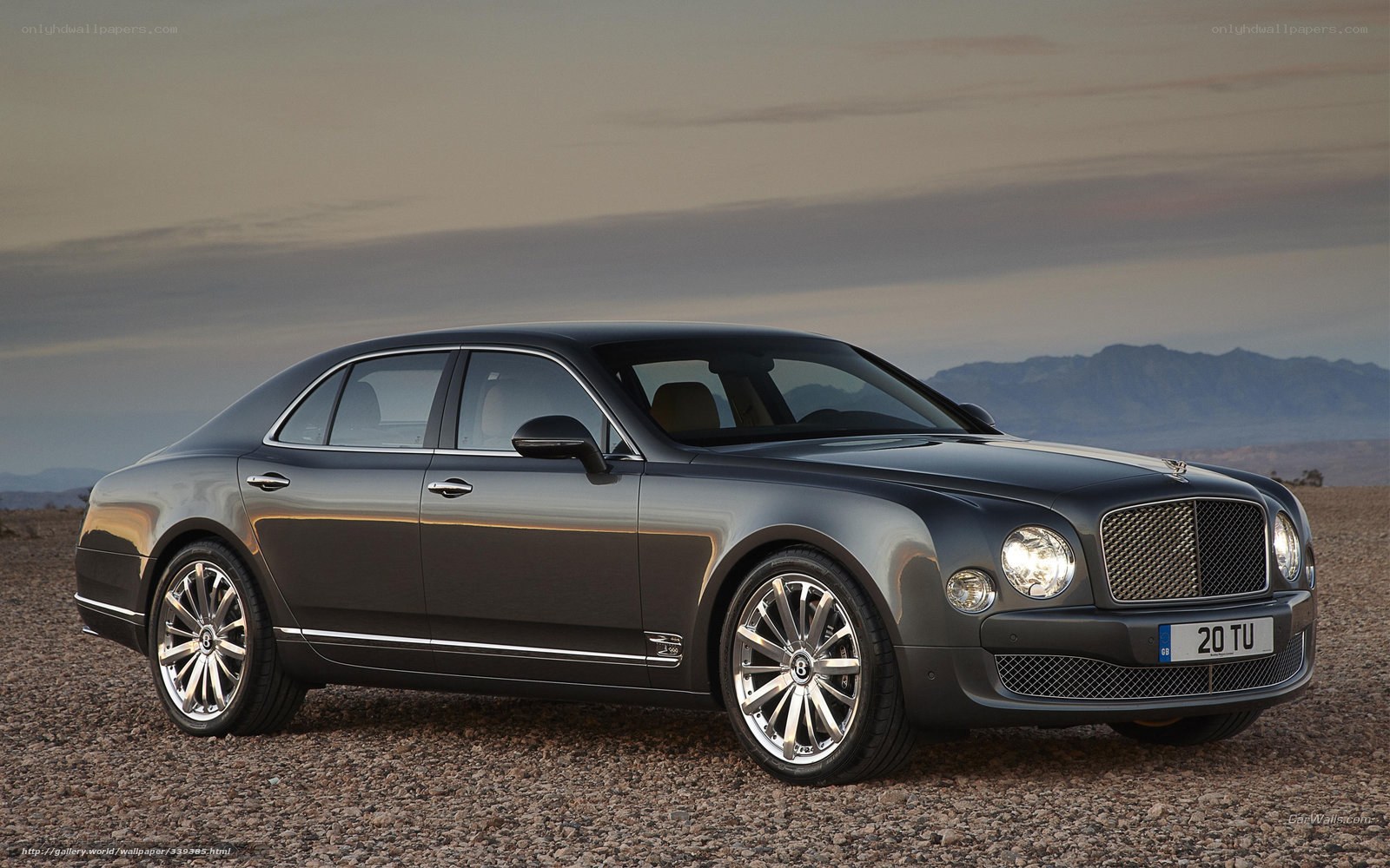 Bentley Mulsanne in desert