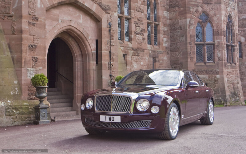 Bentley Mulsanne in front of castle