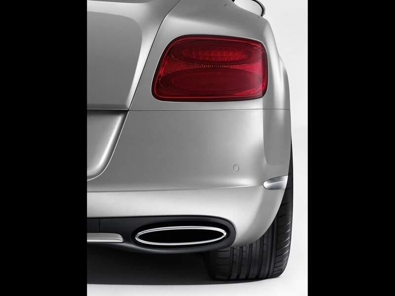 Bentley rear taillight and exhaust