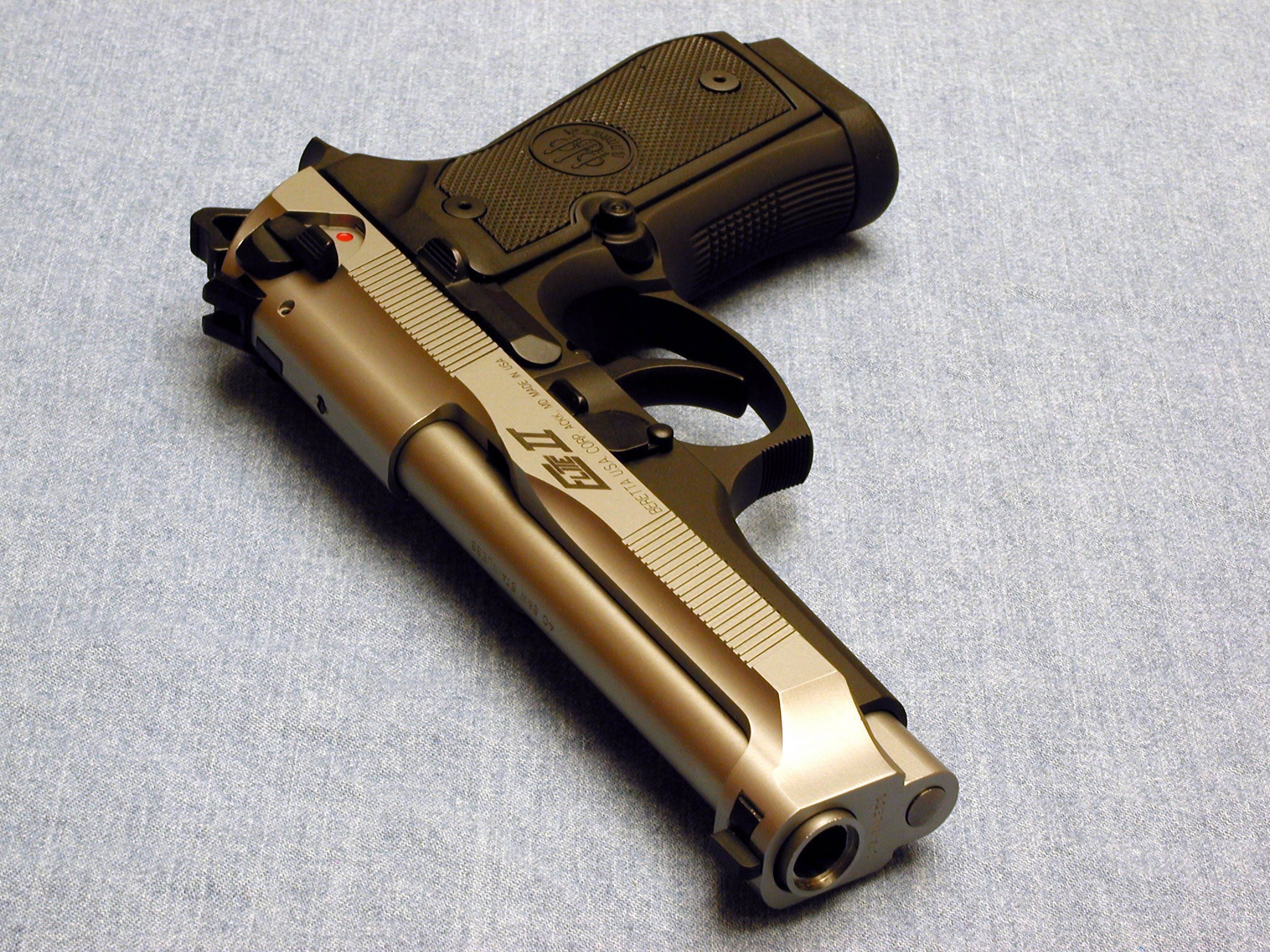 Beretta 92FS pistol