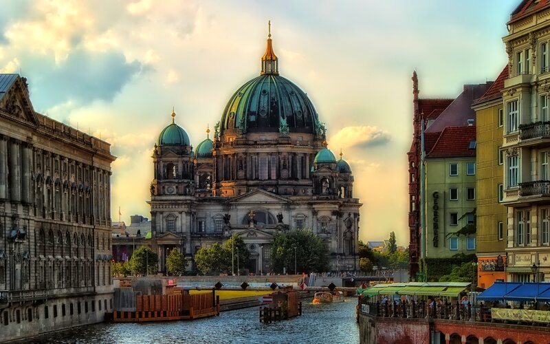 Berlin Cathedral — Green, Dramatic