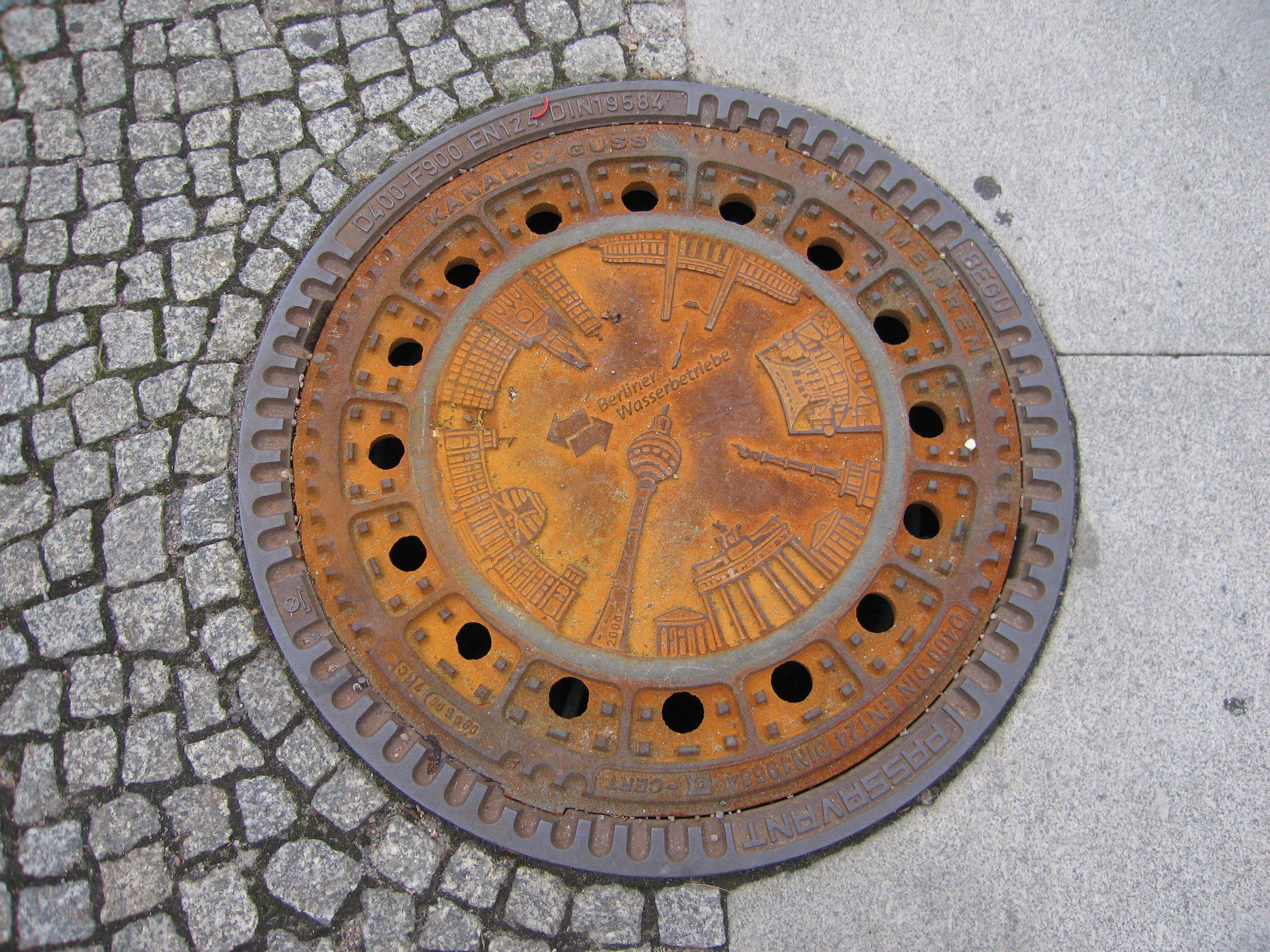 Berlin manhole cover with landmarks