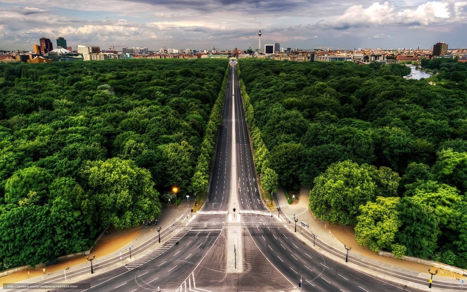Berlin's empty highway