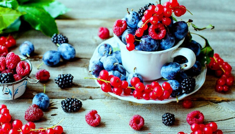 Berries in a Cup — Red, Natural