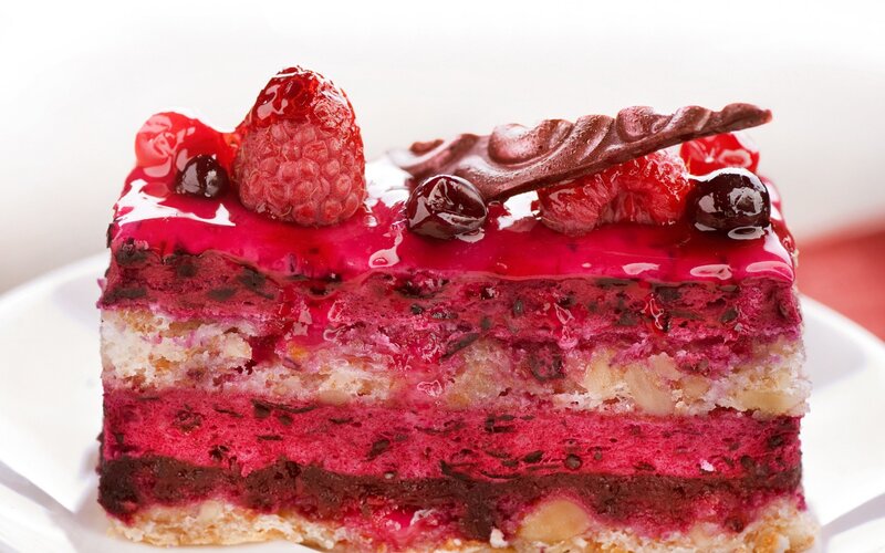 berry cake slice