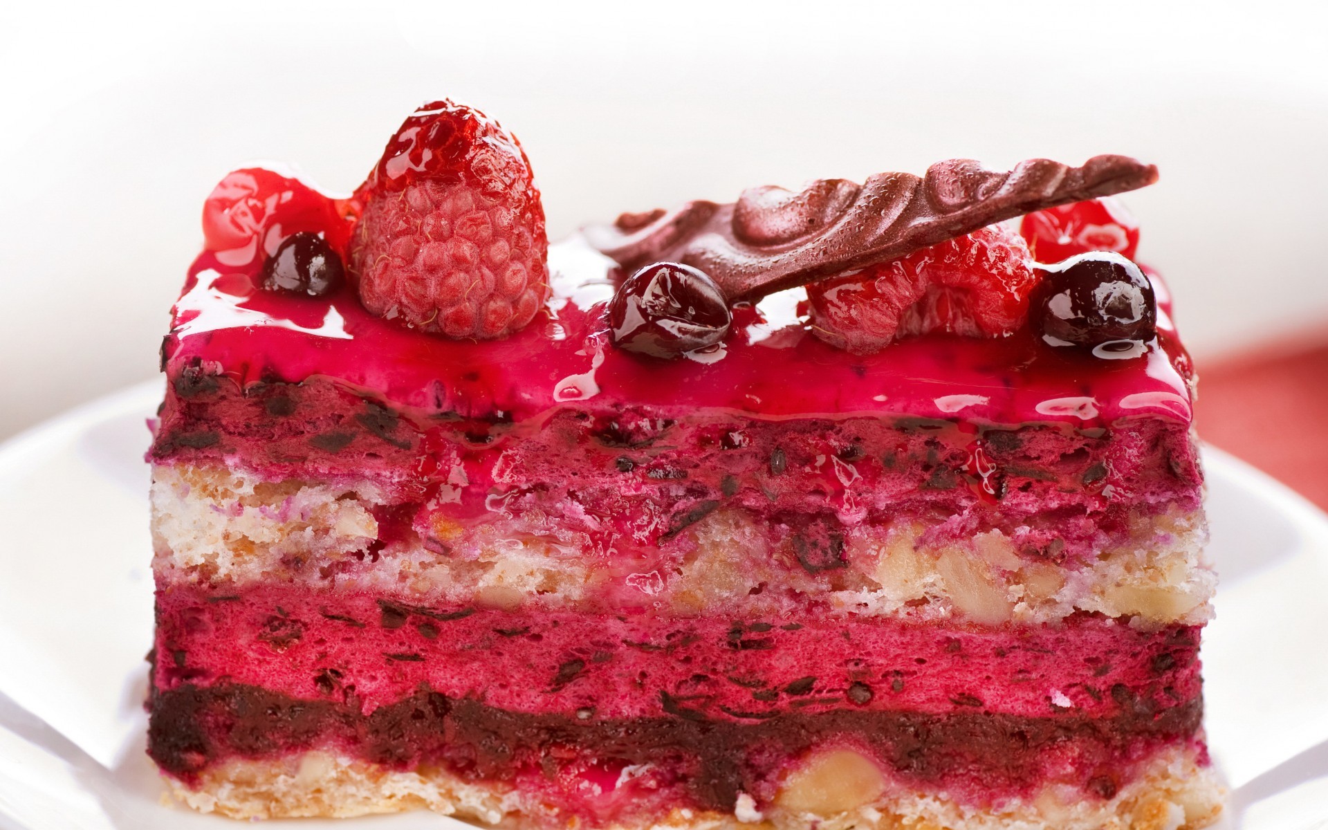berry cake slice