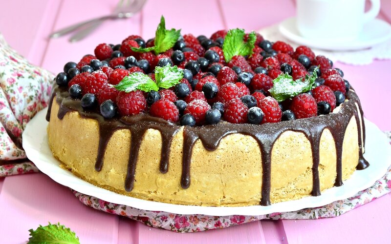 Berry Cake with Chocolate Drizzle