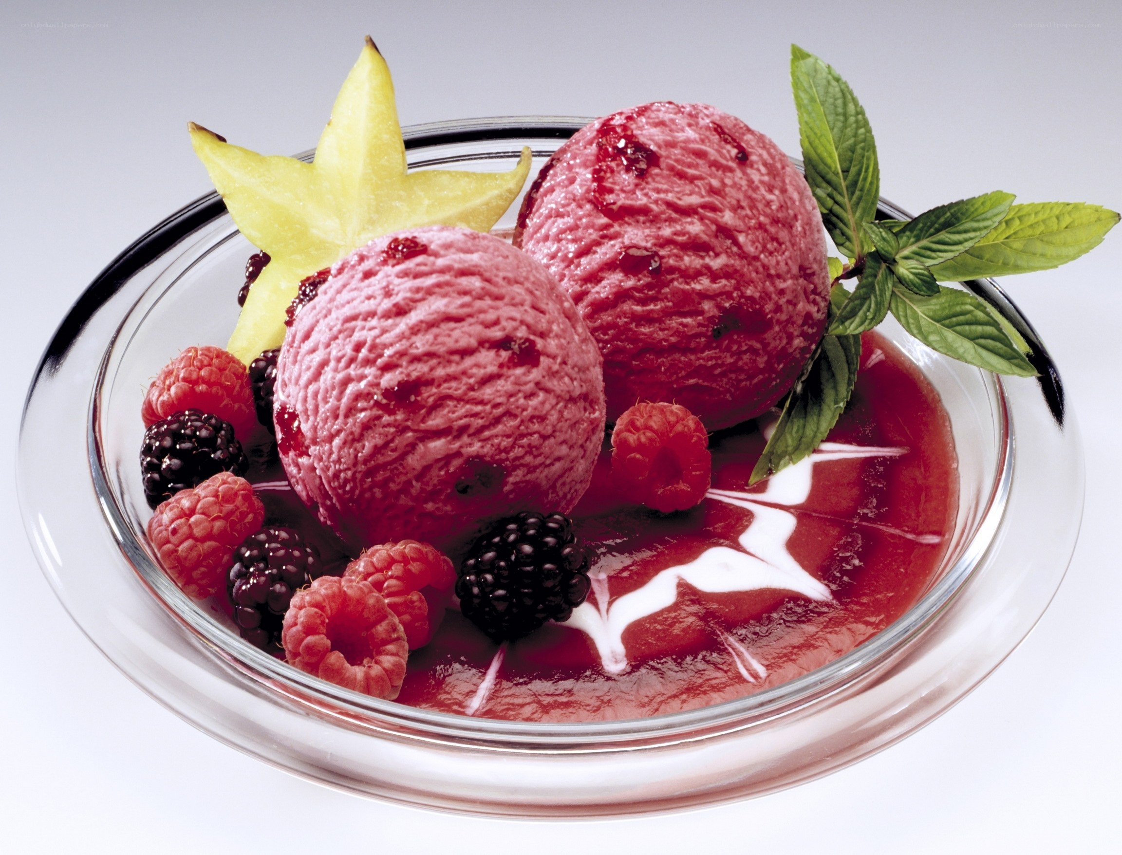 Berry ice cream dessert