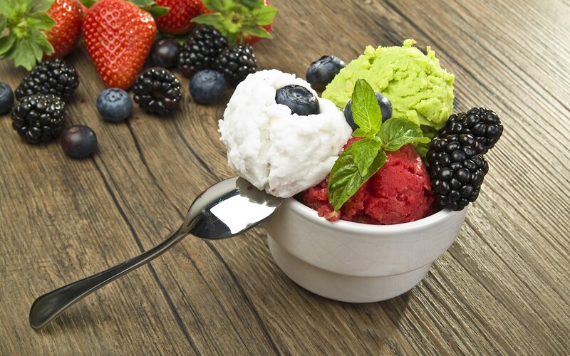 Berry ice cream sundae