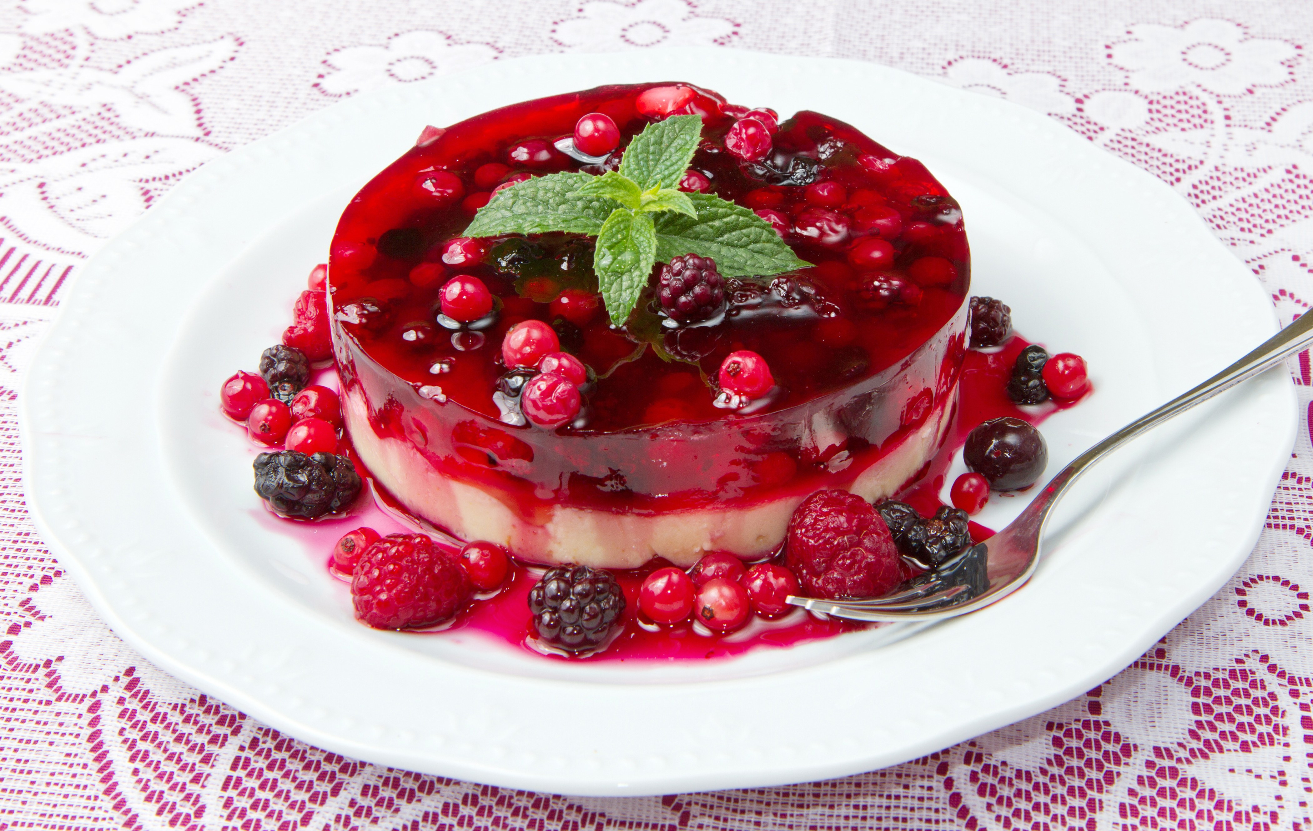 berry jelly dessert