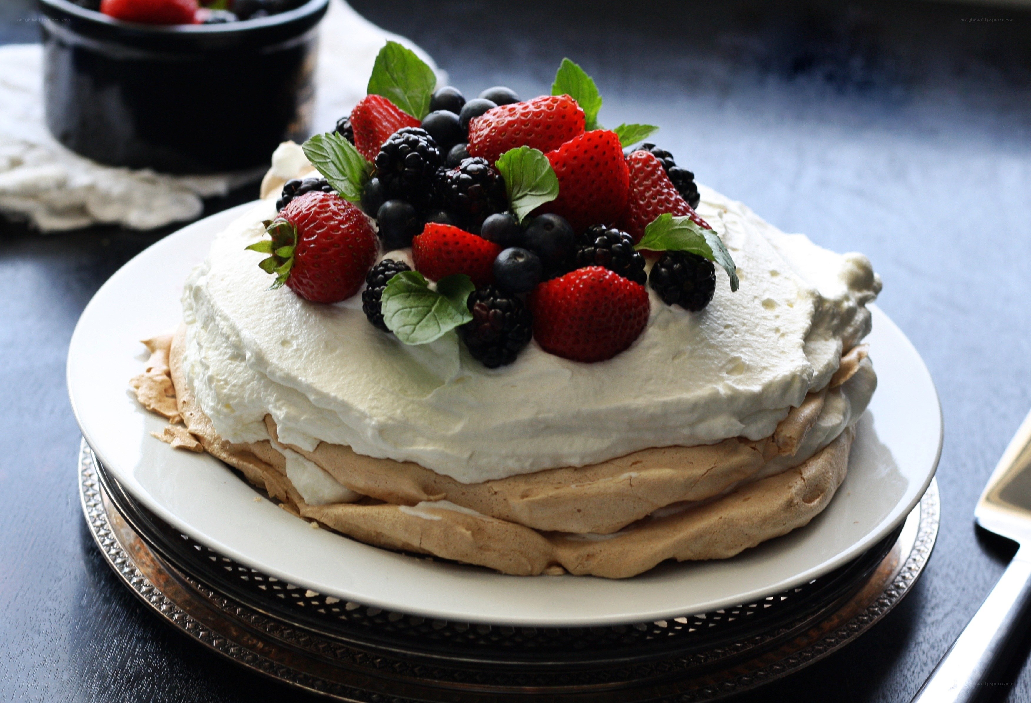 Berry pavlova dessert