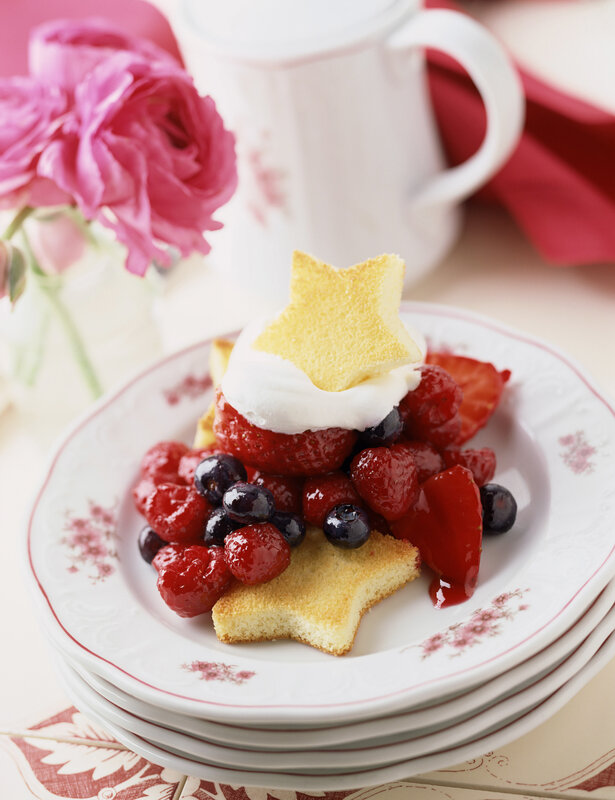 Berry shortcake with star cookies