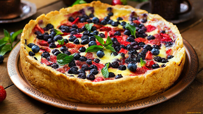 Berry Tart on Plate — Brown