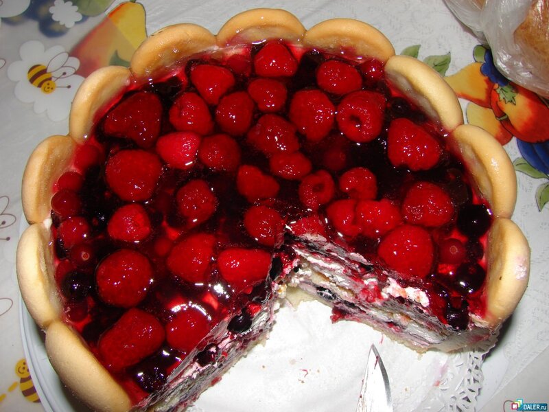 Berry Tart with Cream — Red
