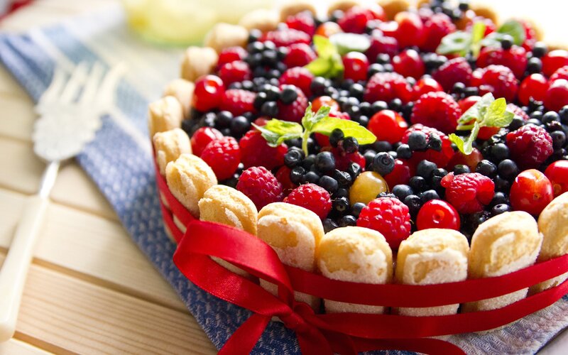 Berry Tart with Ladyfinger Cookies