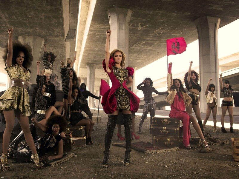 Beyoncé and Dancers