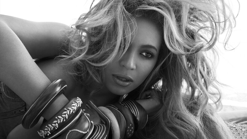Beyoncé in black and white