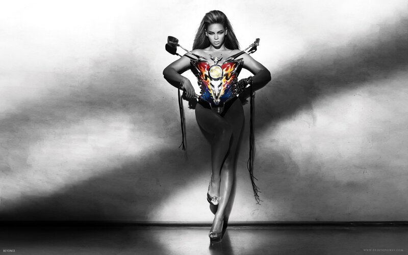 Beyoncé in futuristic corset