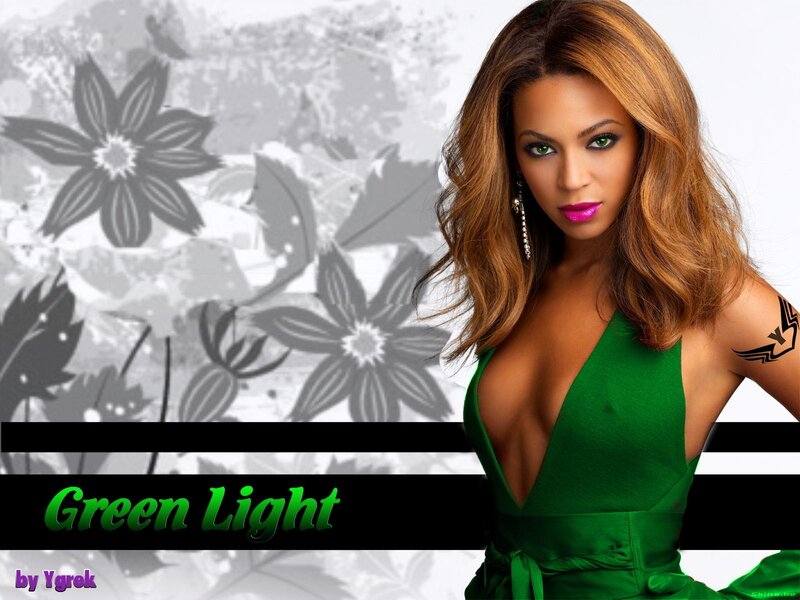 Beyoncé in Green Dress