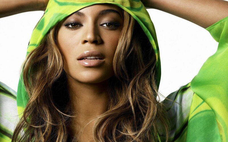 Beyoncé in green hooded garment