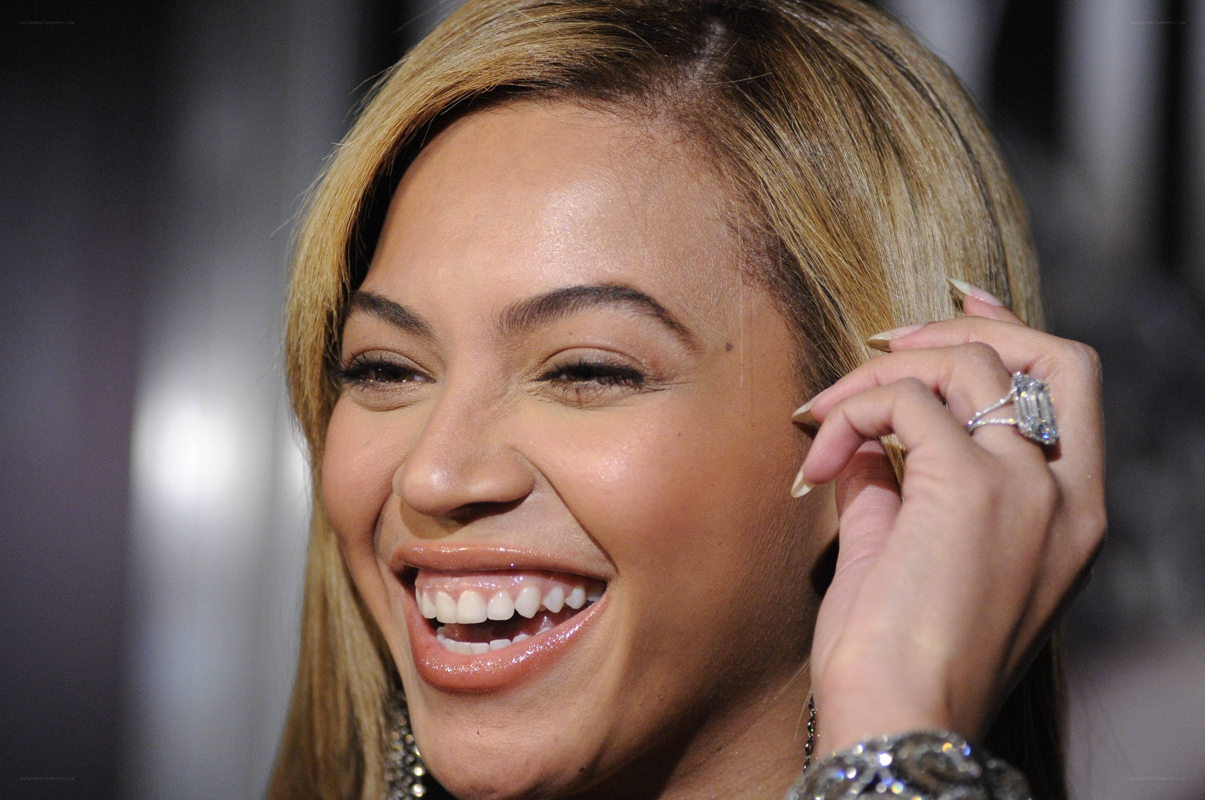 Beyoncé smiling at event