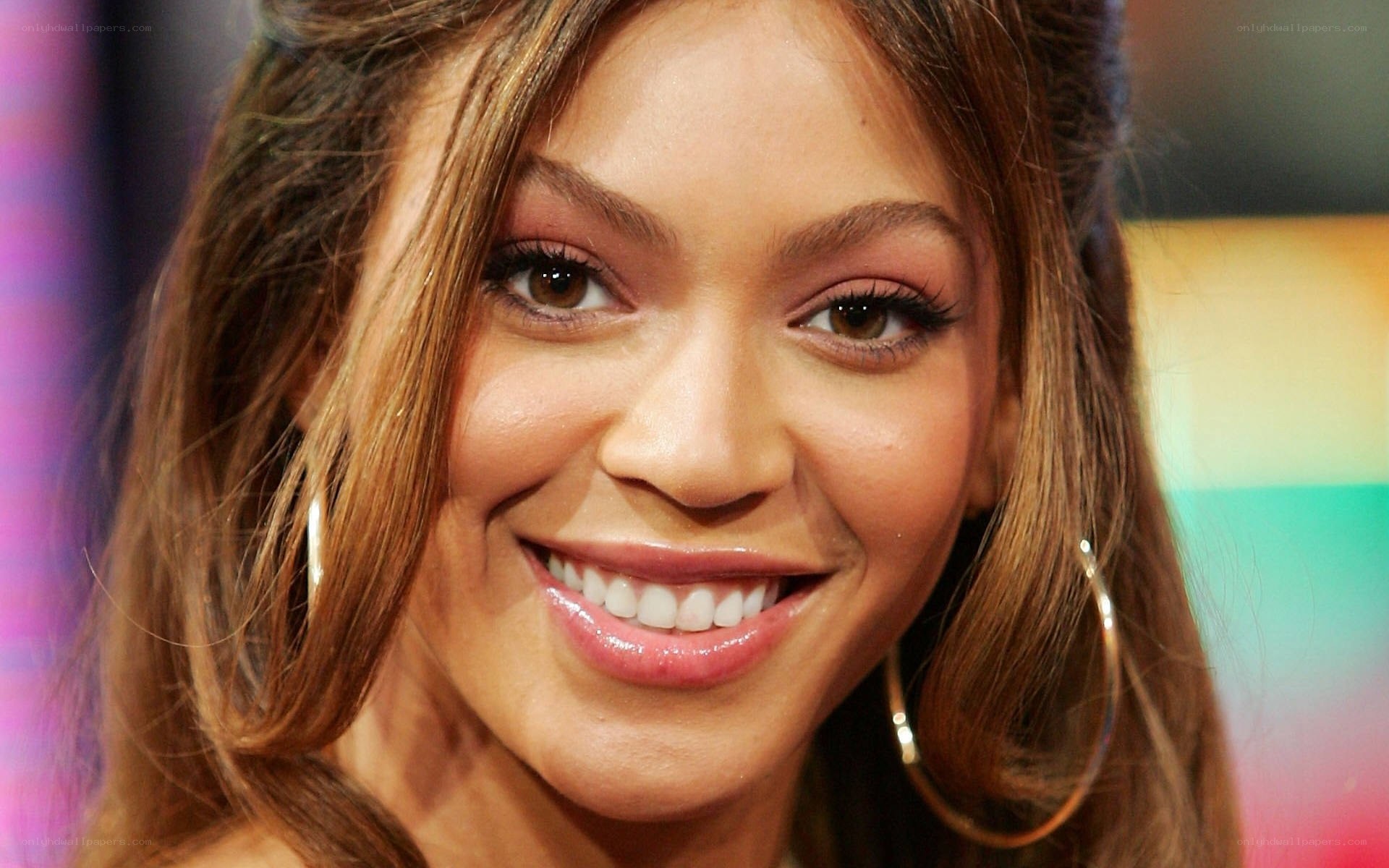 Beyoncé smiling at event