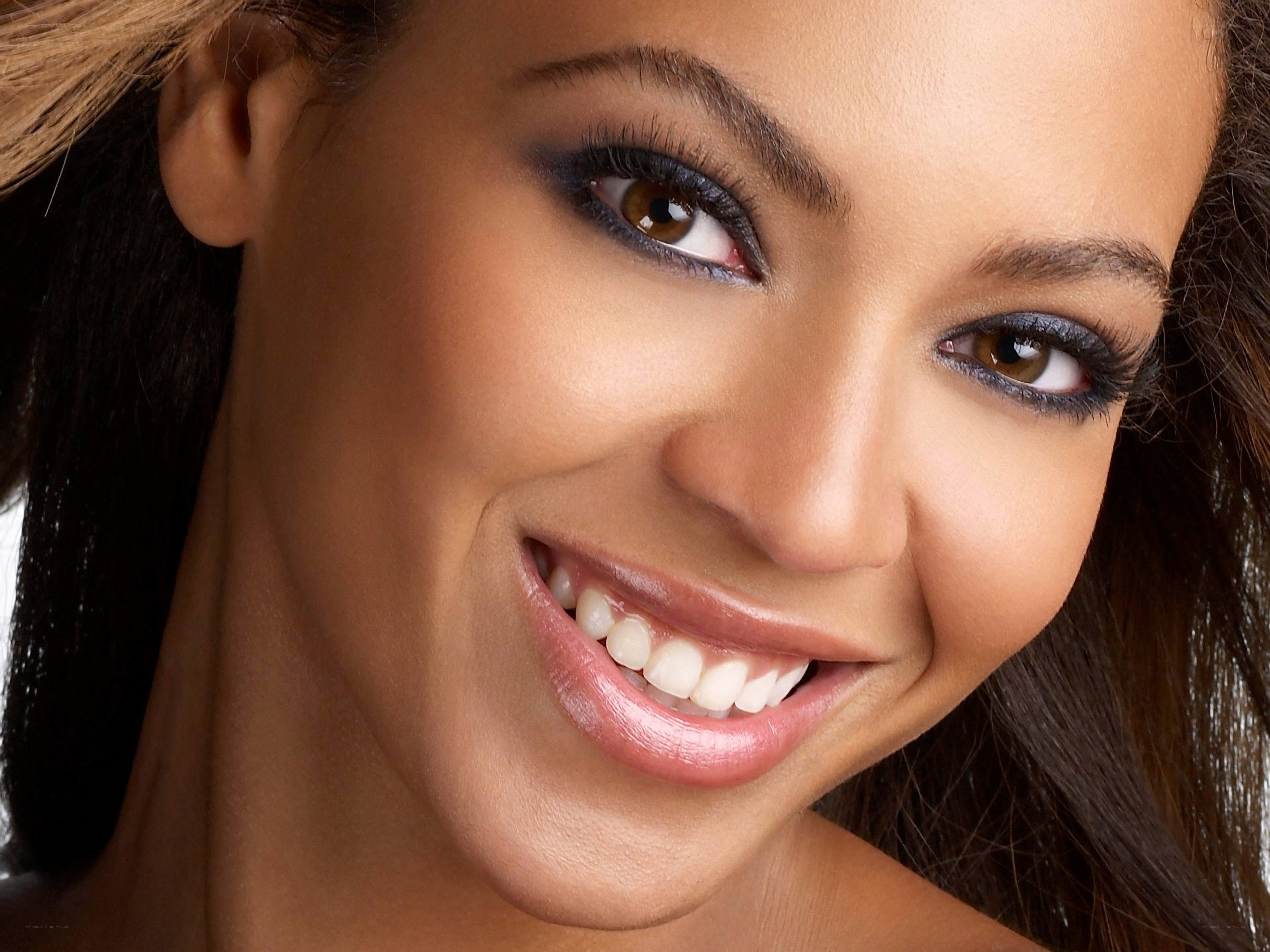 Beyoncé smiling portrait