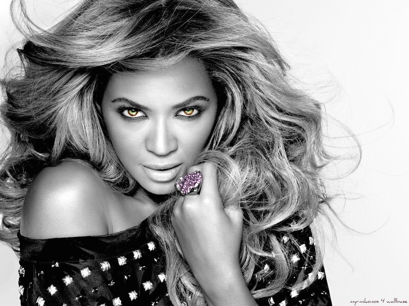 Beyoncé with colorful eyes