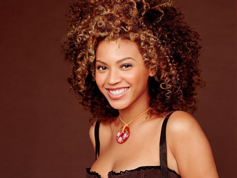 Beyoncé with curly hair