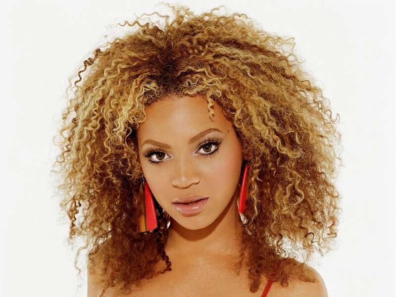 Beyoncé with curly hair