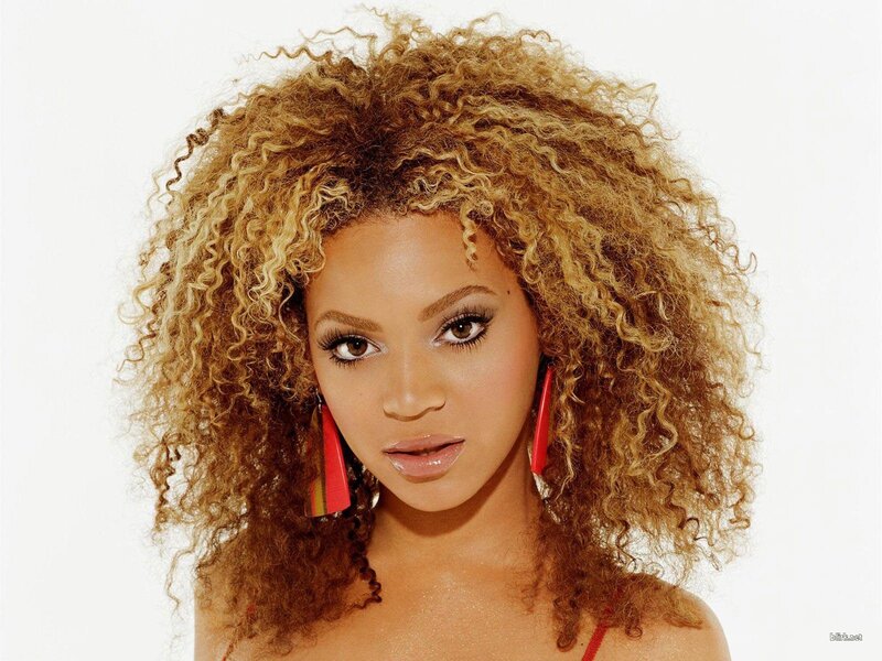 Beyoncé with curly hair