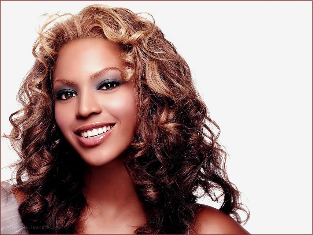 Beyoncé with curly hair