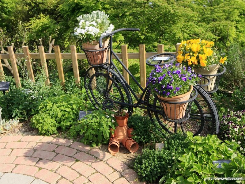 Bicycle garden decoration