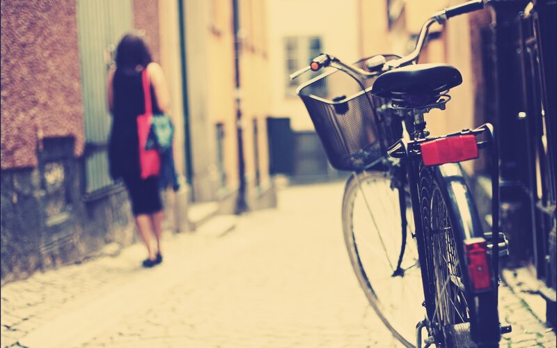 Bicycle in a narrow alley