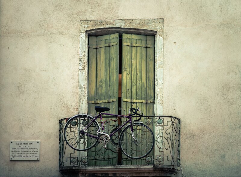 Bicycle on a balcony in Nîmes