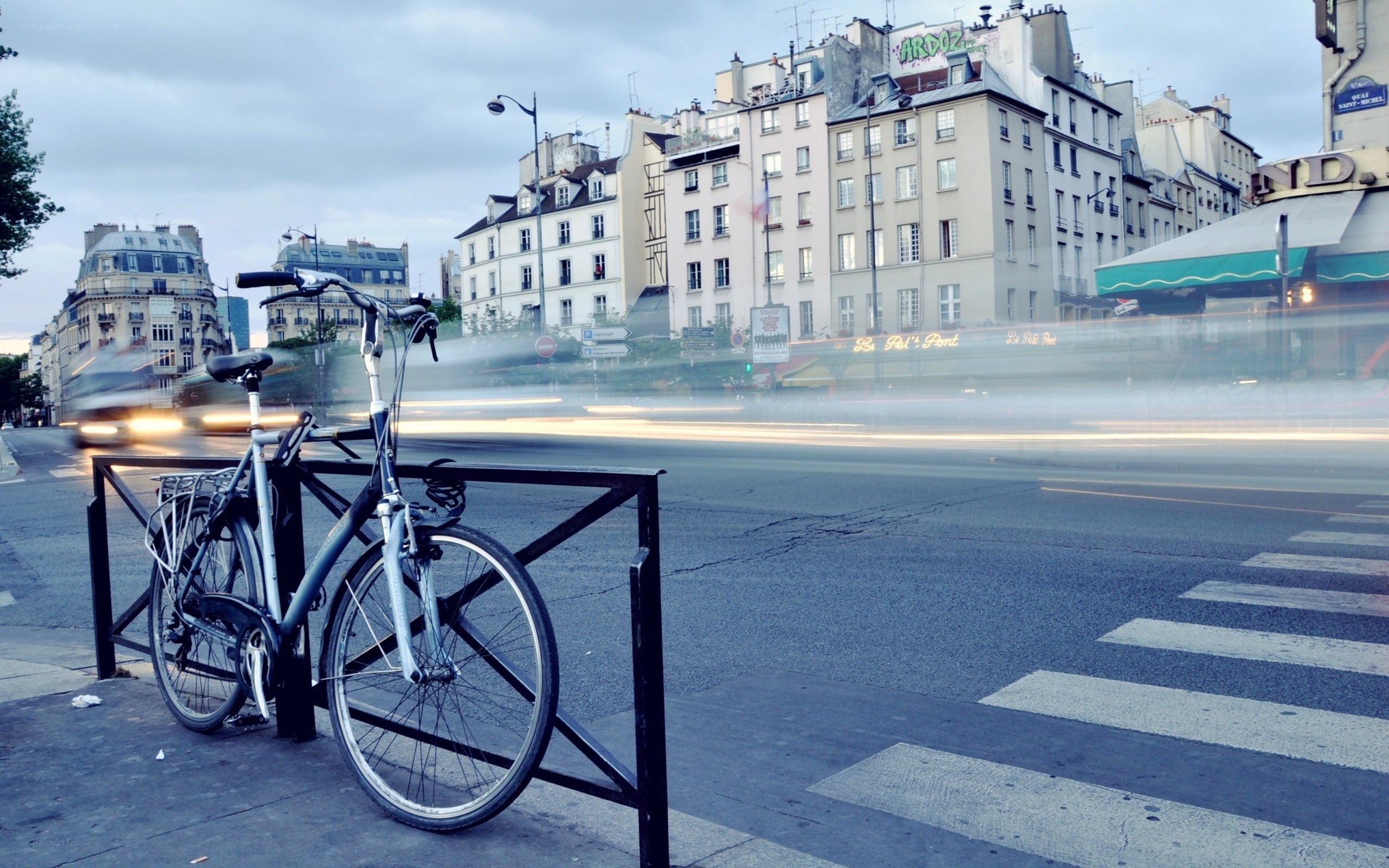 Bicycle on a Paris street