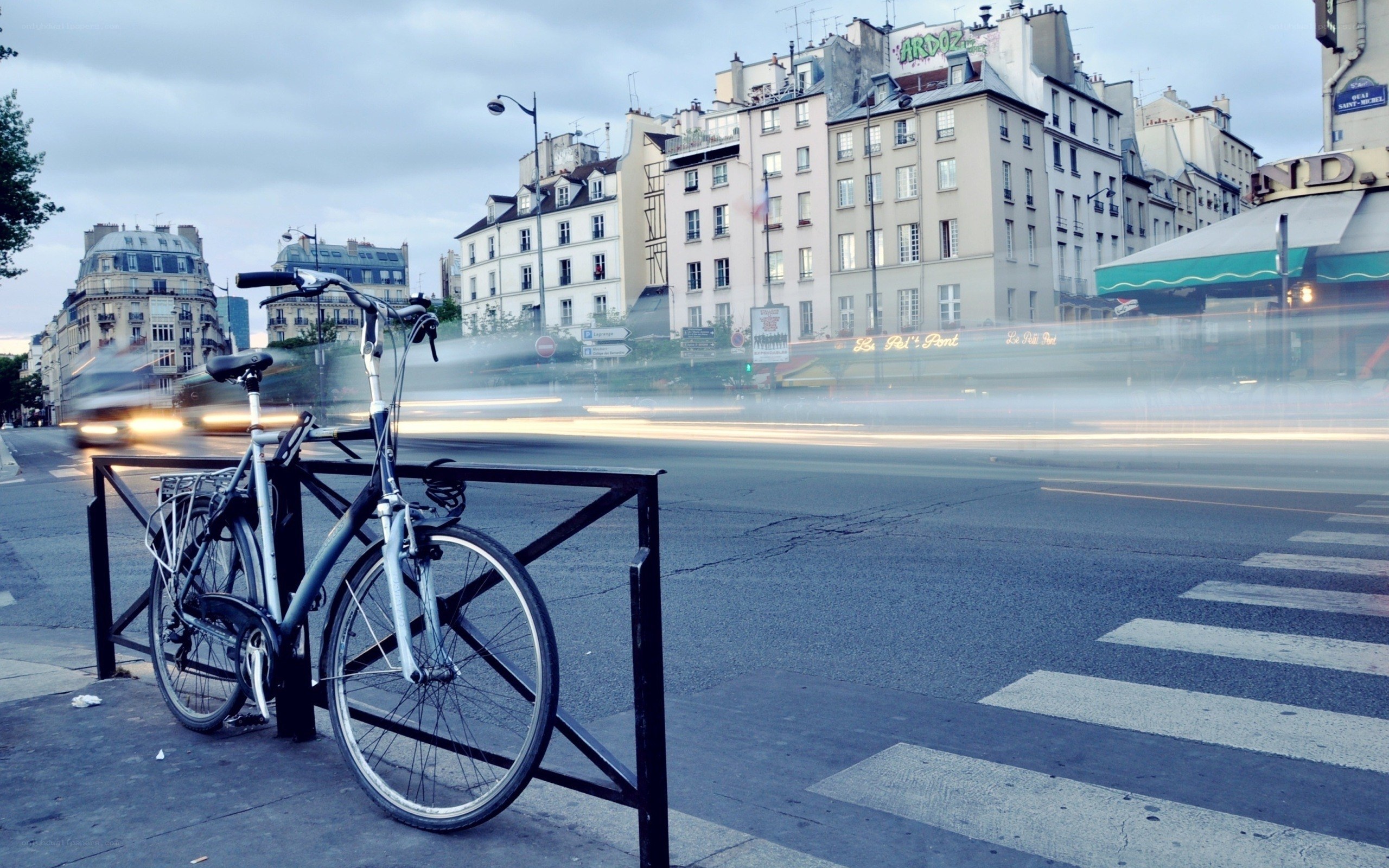 Bicycle on a Paris street
