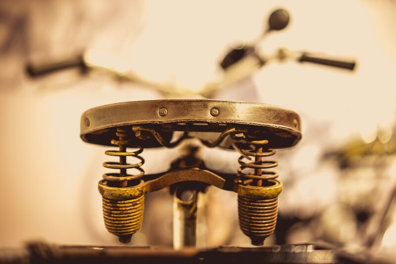 Bicycle Seat with Springs — Brown