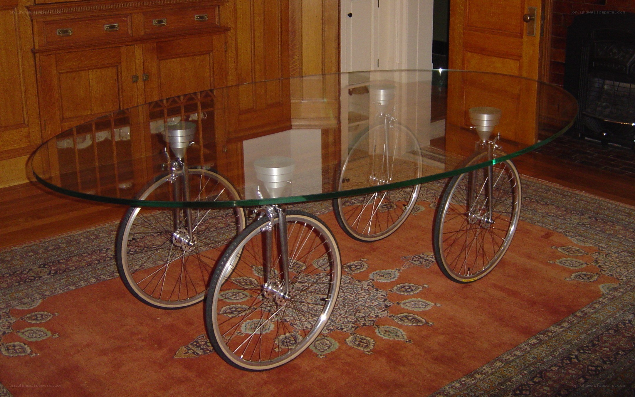 Bicycle wheel table
