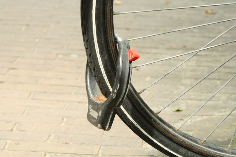 bicycle wheel with lock