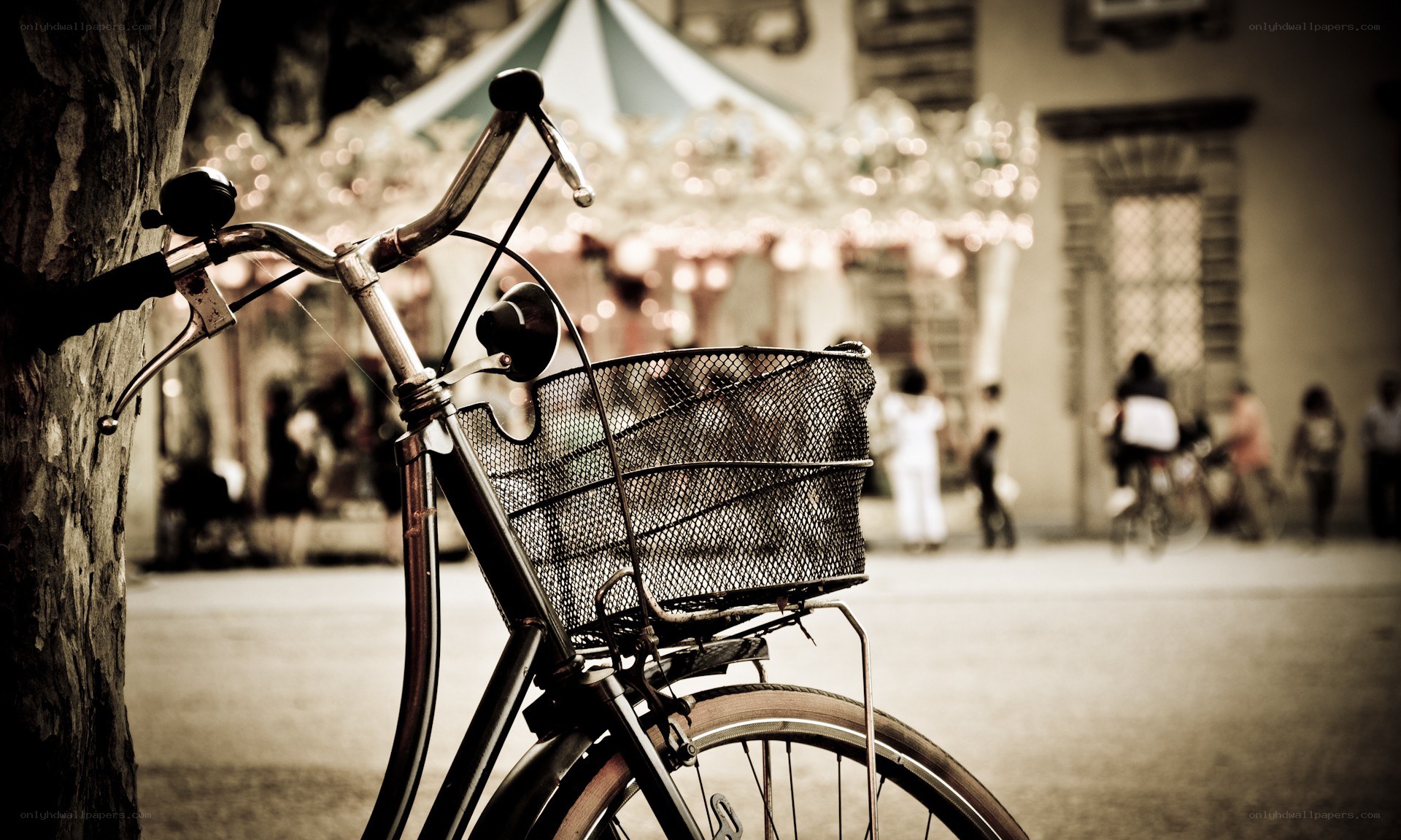 Bicycle with basket in city
