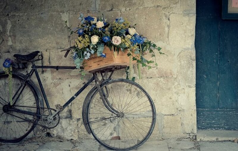 Bicycle with Flower Basket — Blue