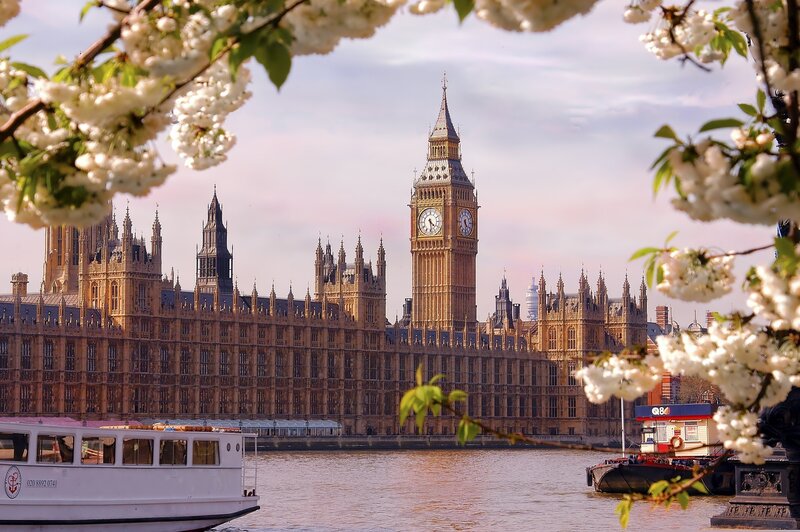 Big Ben and Houses of Parliament — Beige