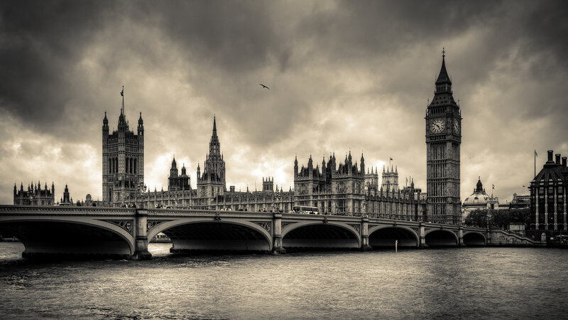 Big Ben and Houses of Parliament — Black, Dramatic