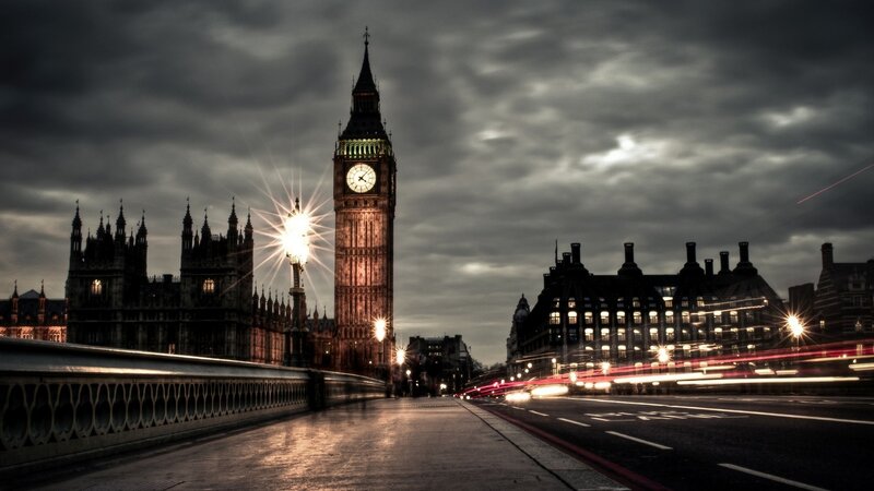 Big Ben and Parliament — Gray, Dramatic