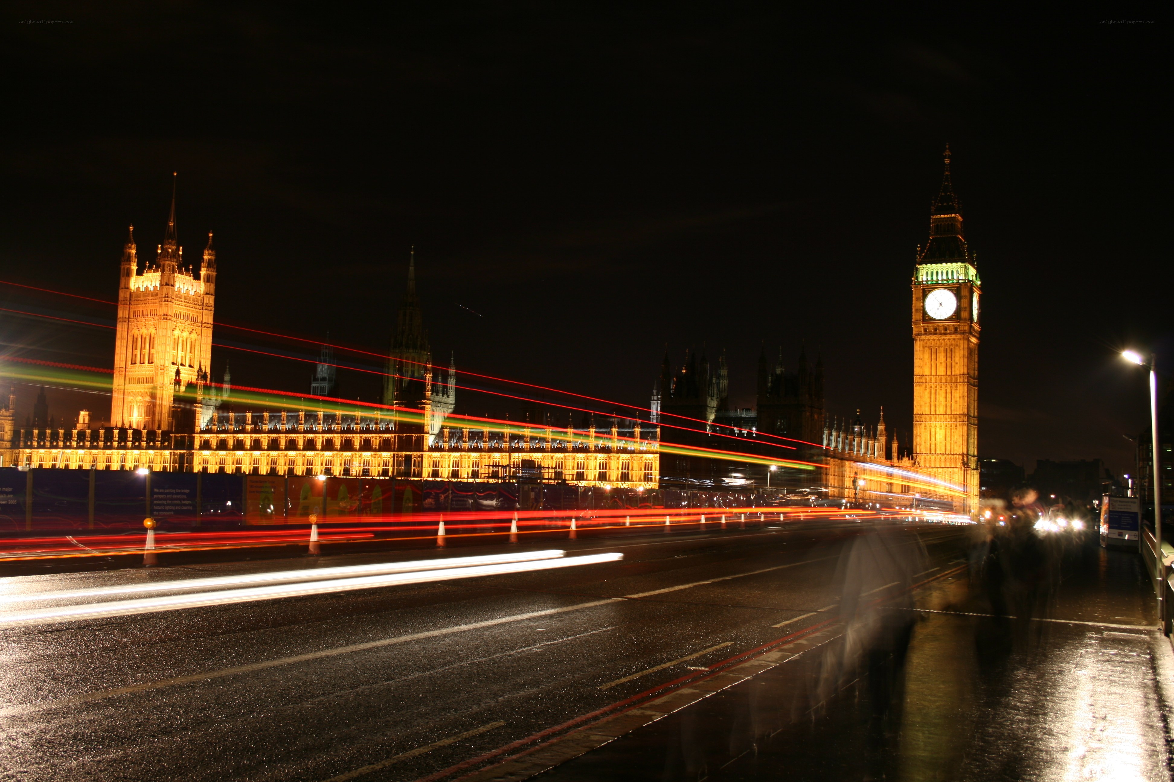 Big Ben at night with traffic
