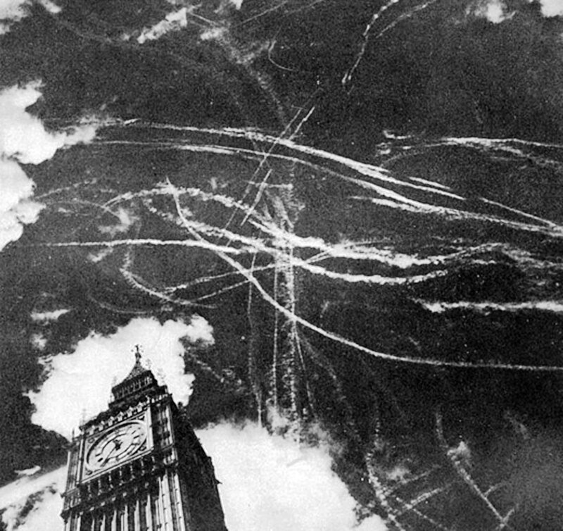 Big Ben under Sky Trails