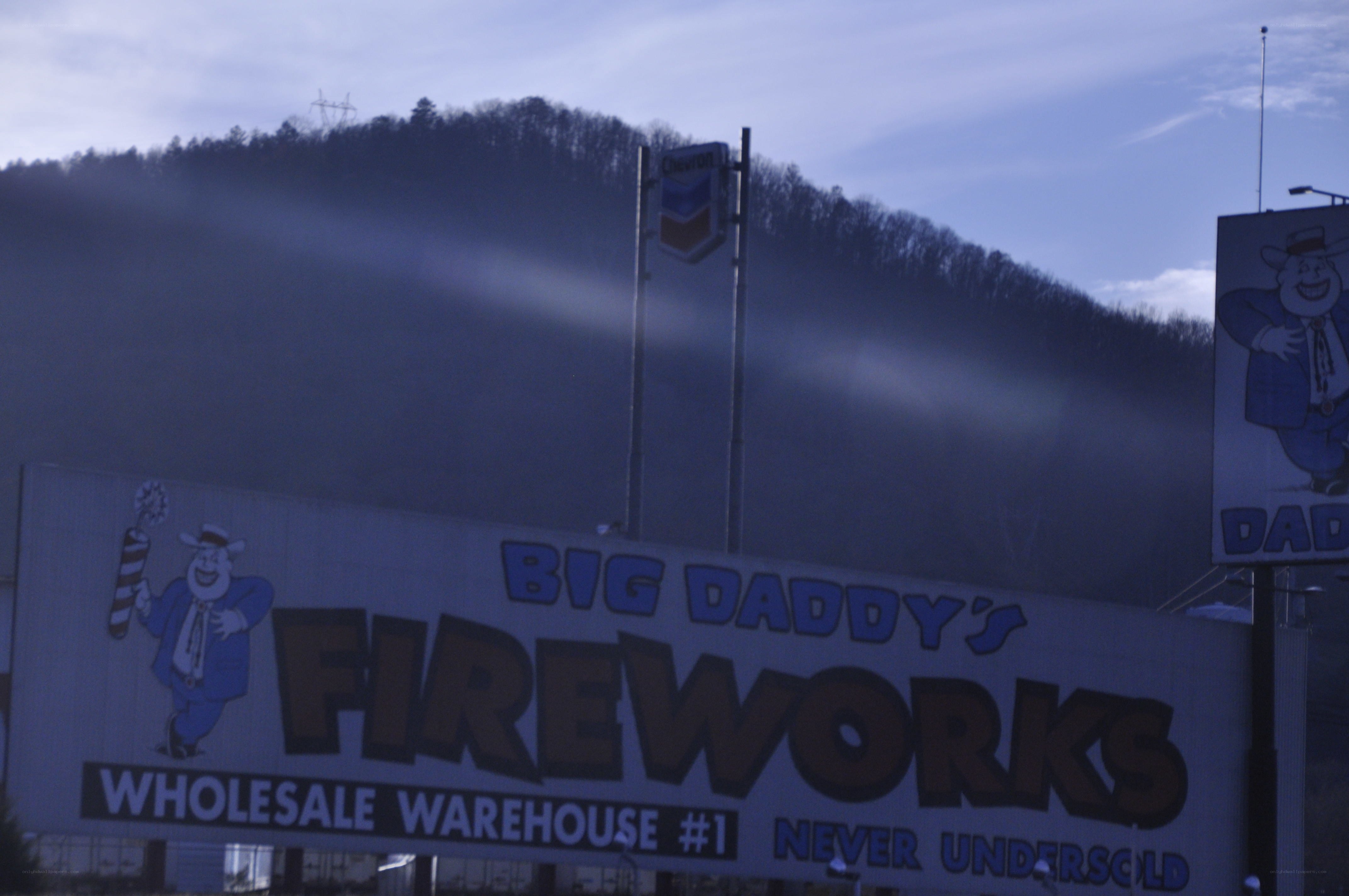 Big Daddy's Fireworks sign