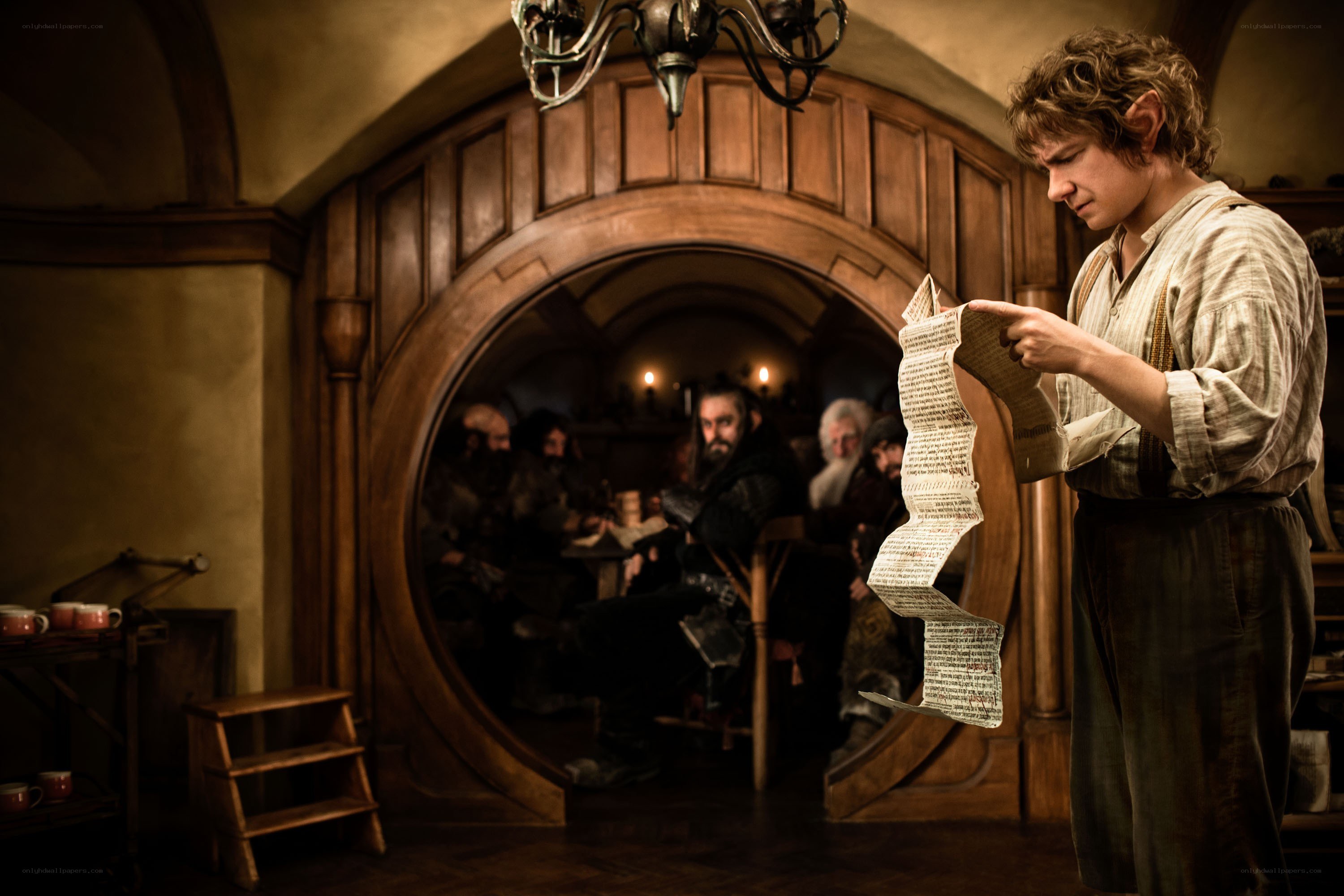 Bilbo reads a scroll in the inn