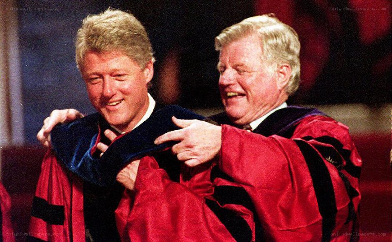 Bill Clinton at graduation ceremony